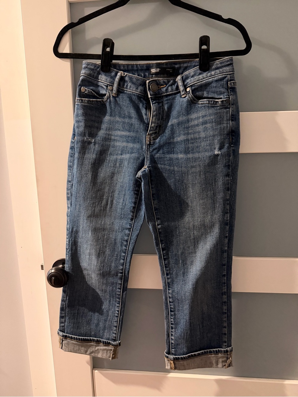 Vera Wang Cropped Jeans in Medium Blue